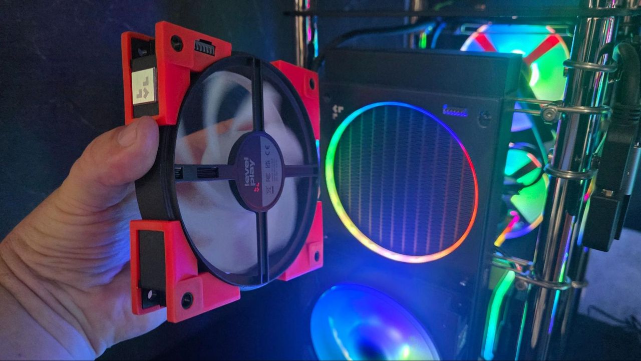 Levelplay shows off magnetically attached fans tha