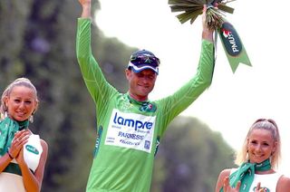 Alessandro Petacchi (Lampre - Farnese Vini) wins the green jersey for the first time in his career.