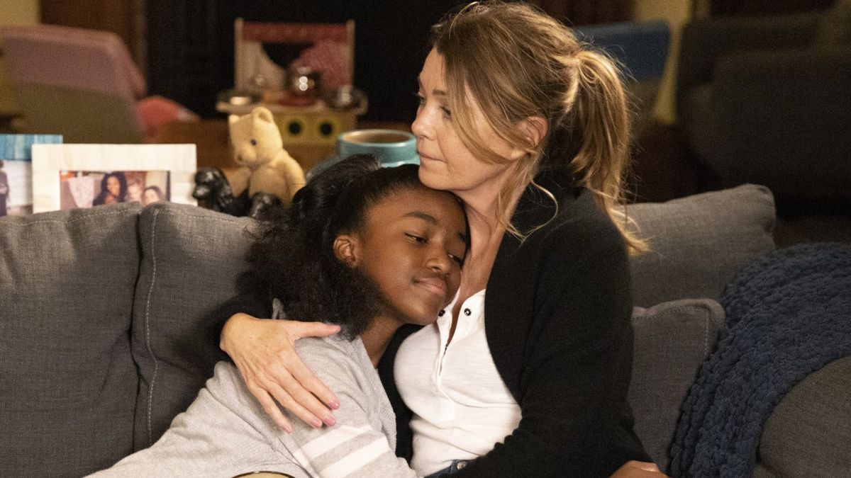 Ellen Pompeo and Aniela Gumbs on Grey&#039;s Anatomy.