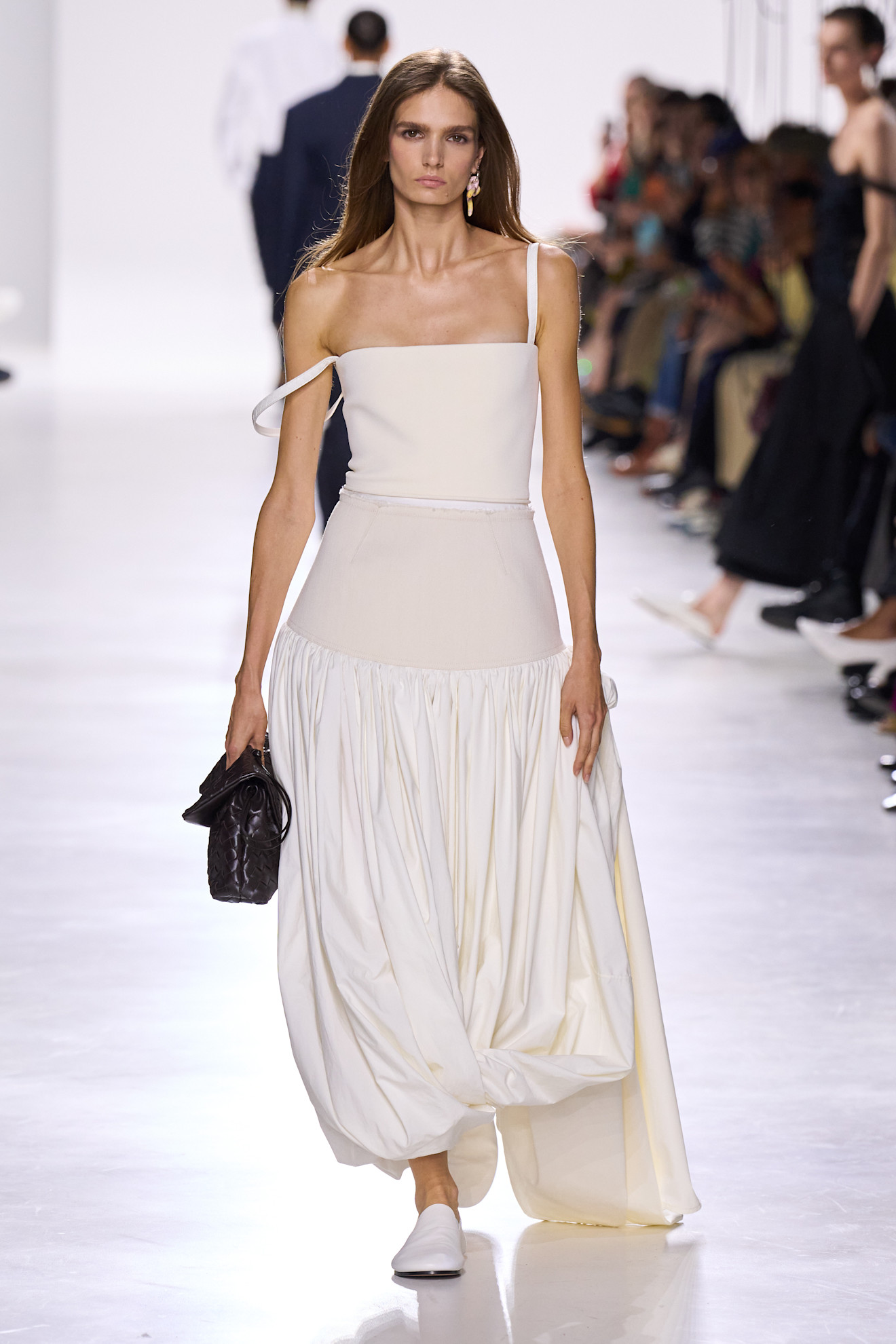 An image of a white-on-white look from Bottega Veneta S/S 26.