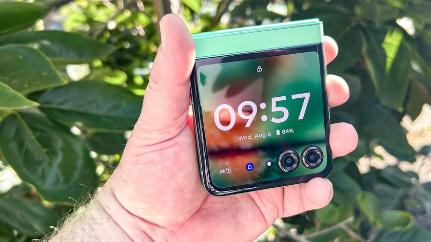 motorola razr in hand