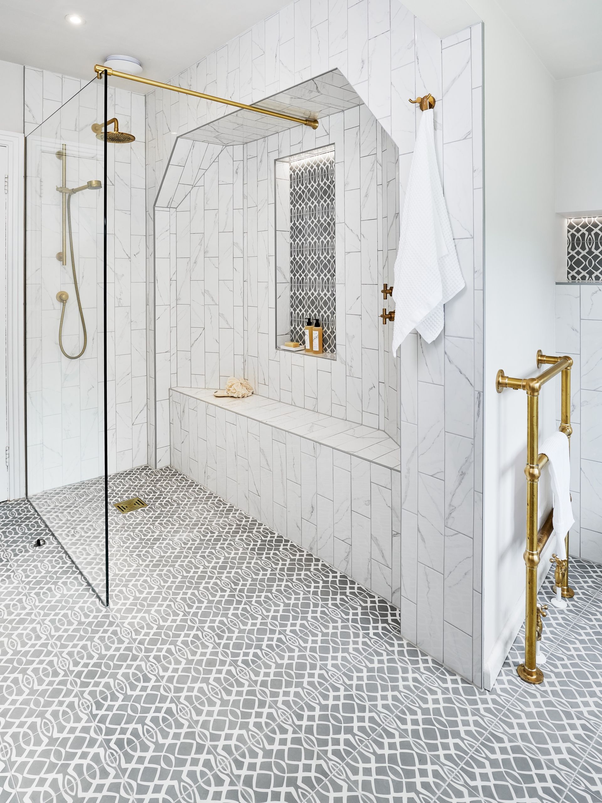 Shower storage ideas: practical and pretty product displays | Livingetc