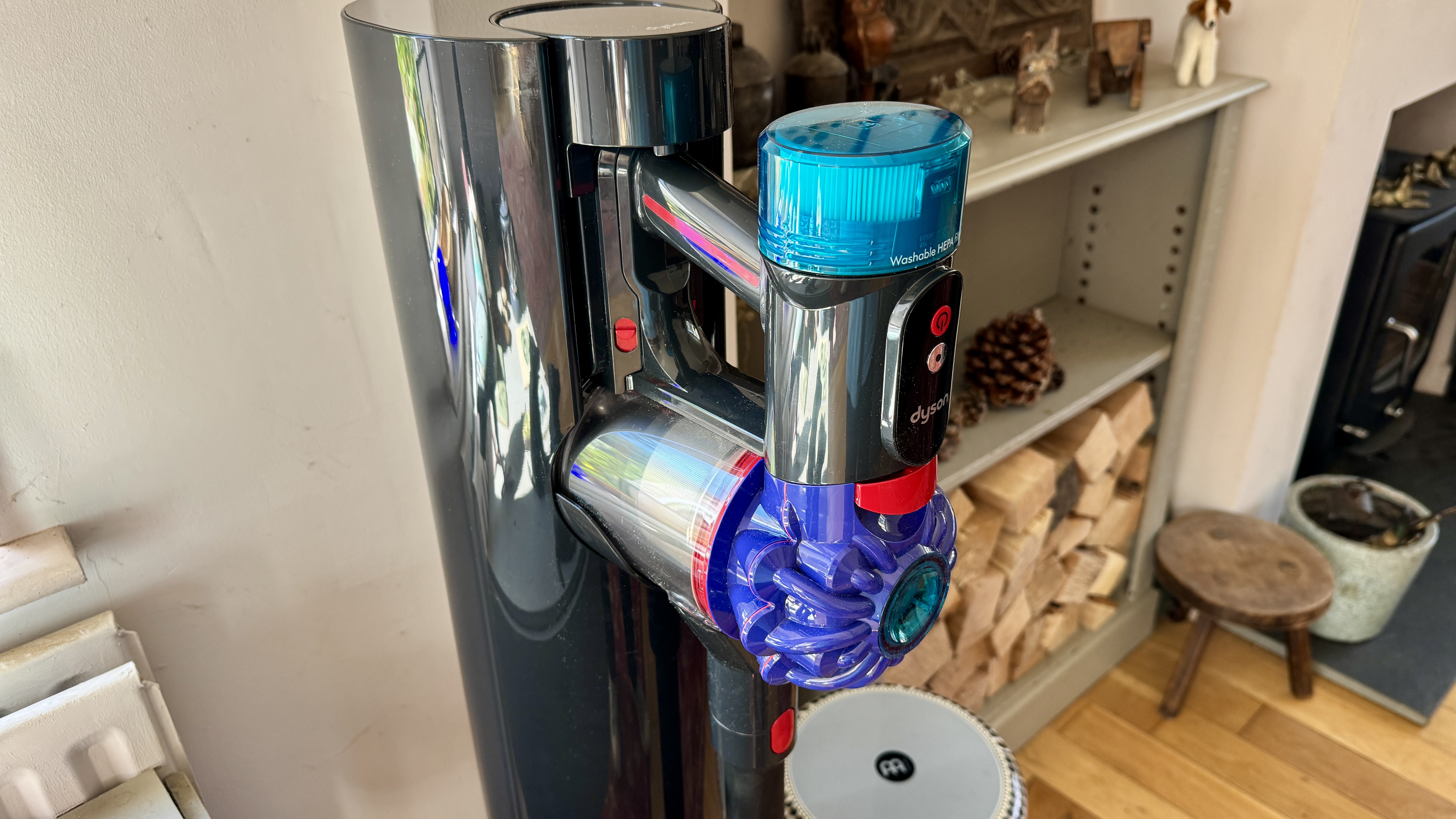 Dyson v10 Konical + Auto-empty Dok test and review