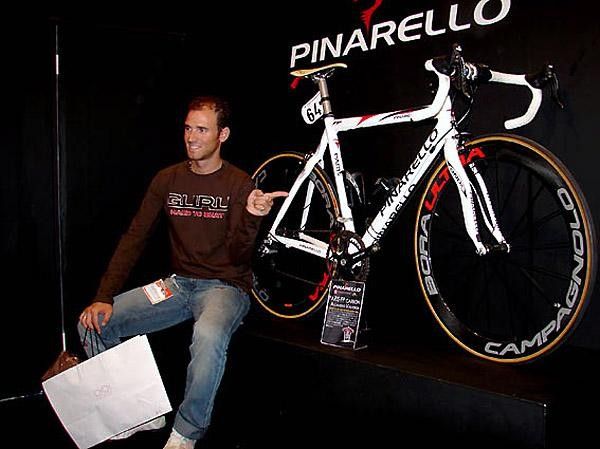 Alejandro Valverde with his bicycle, Pinarello Paris Carbon.