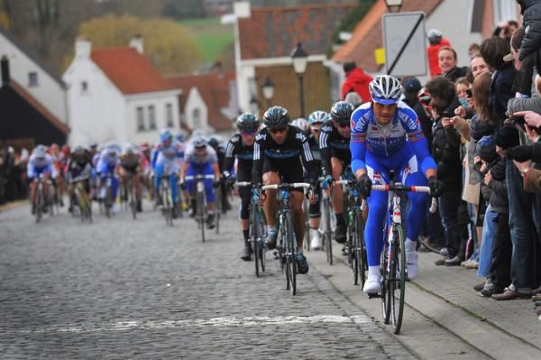 Tom Boonen (Quick Step) drives the pace on the Nokereberg.