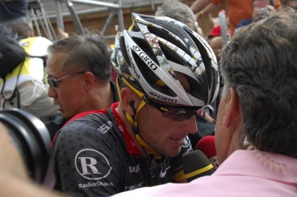 Lance Armstrong (RadioShack) explains how he lost over eleven minutes on the road to Morzine