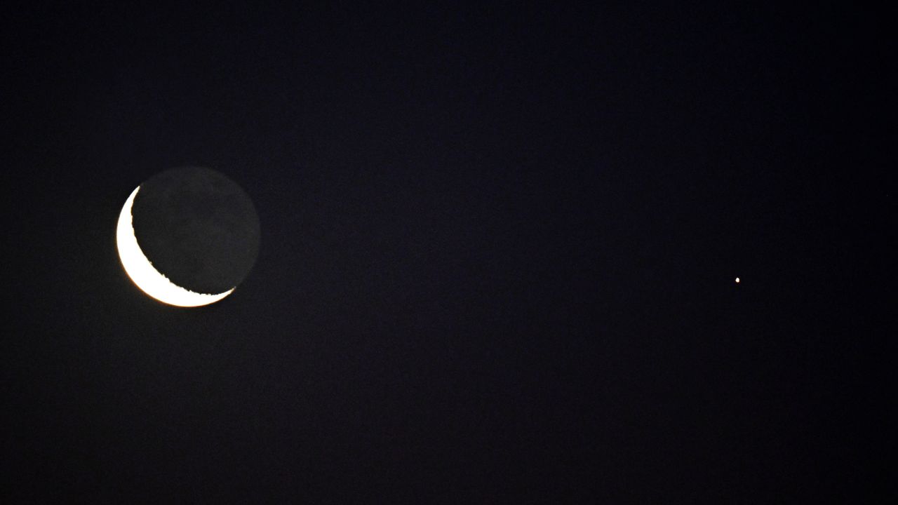Don't miss the crescent moon shine close to the red light of Mars before dawn on Aug. 9