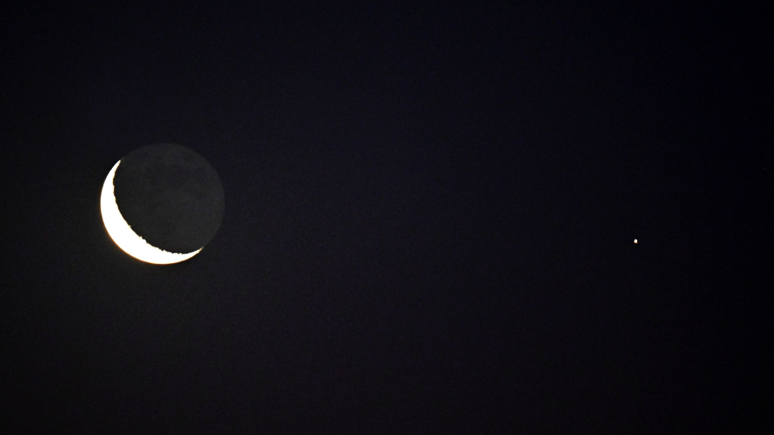 Don't miss the crescent moon shine close to the red light of mars before dawn on Aug. 9