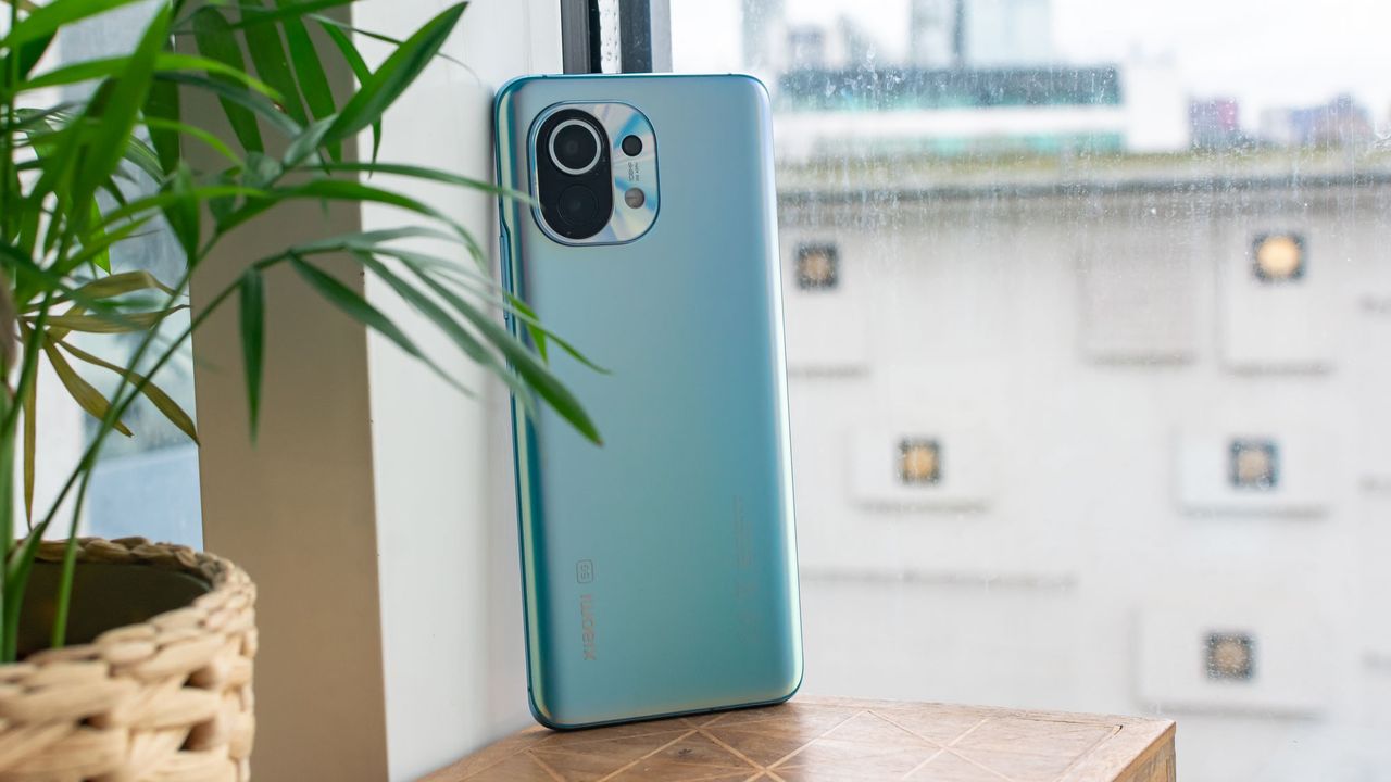 The Xiaomi Mi 11 rear standing