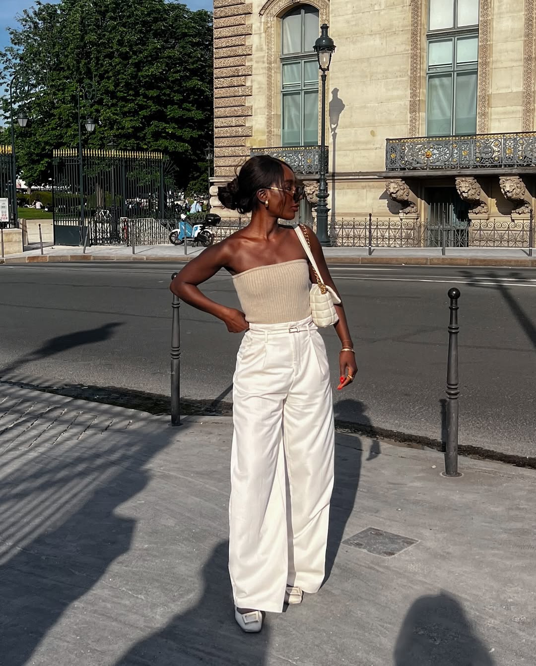 @aidabadji_ wears tailored trousers from Zara