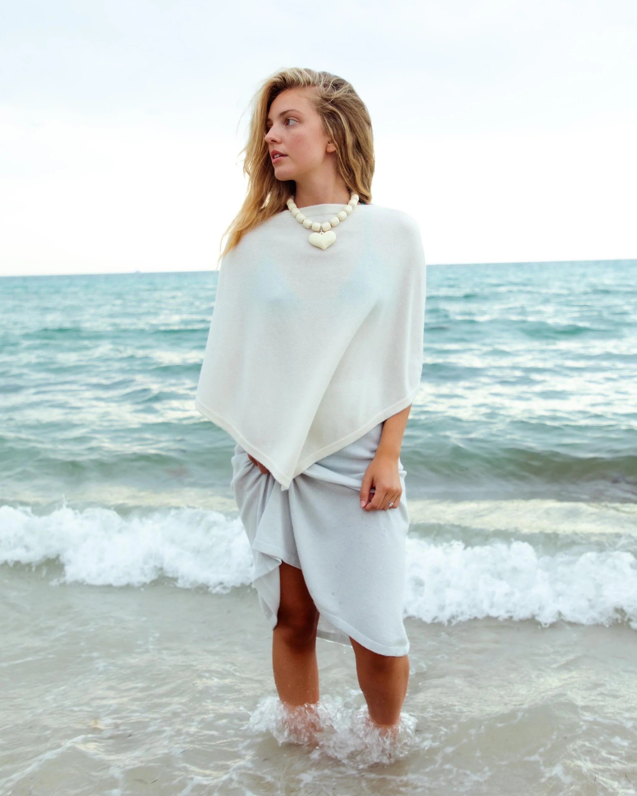 N&amp;uuml;&amp;uuml;lee Namiraa Cashmere Poncho.