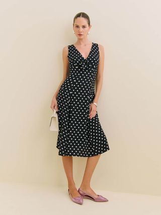 hHXhjL7CbqUmeZBGzMGzbZ-320-80 فساتين البولكا دوت باهظة الثمن مع أحذية القدم المدببة ، حقيقة