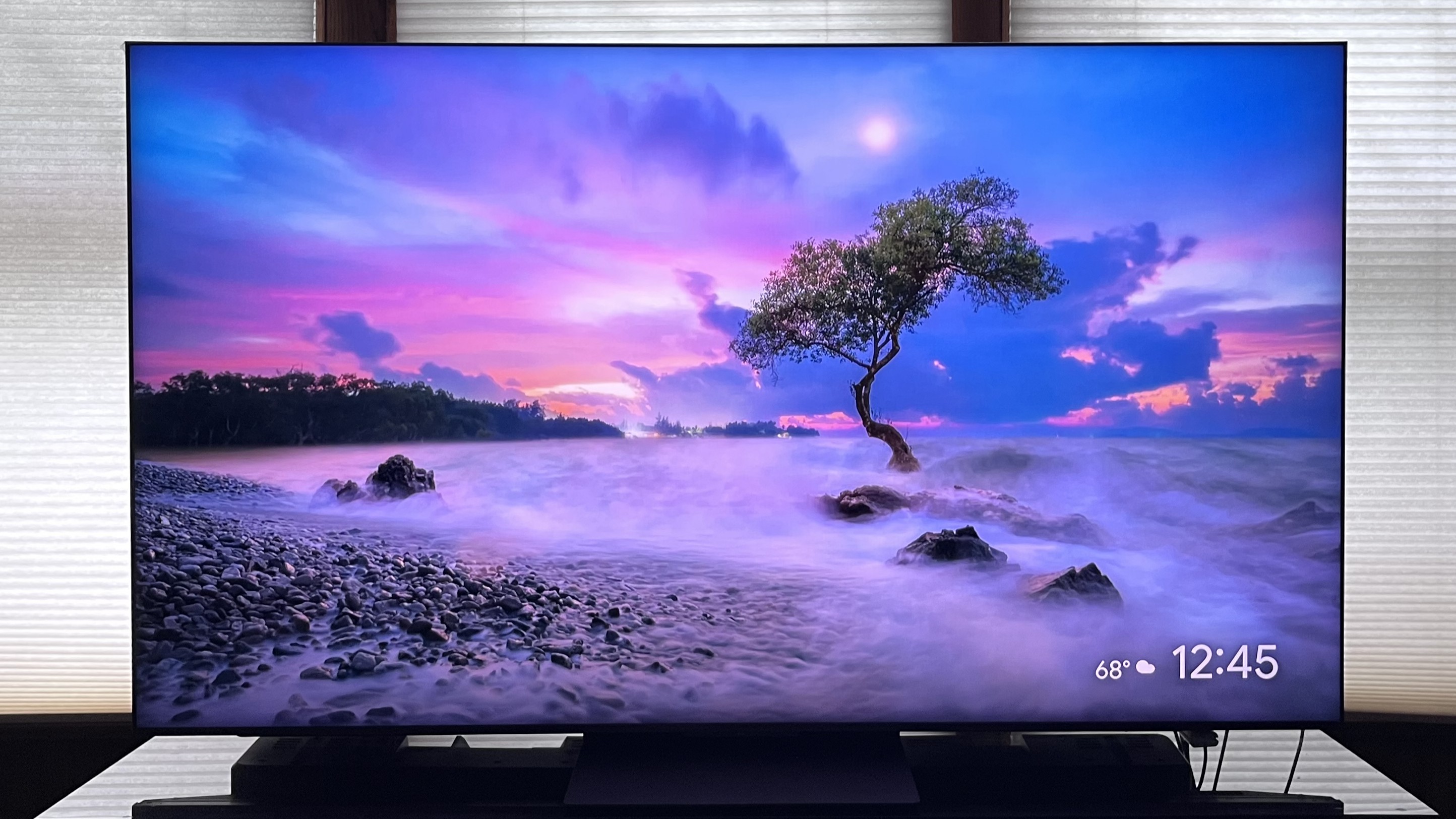 TCL QM8K showing image of fantastic landscape