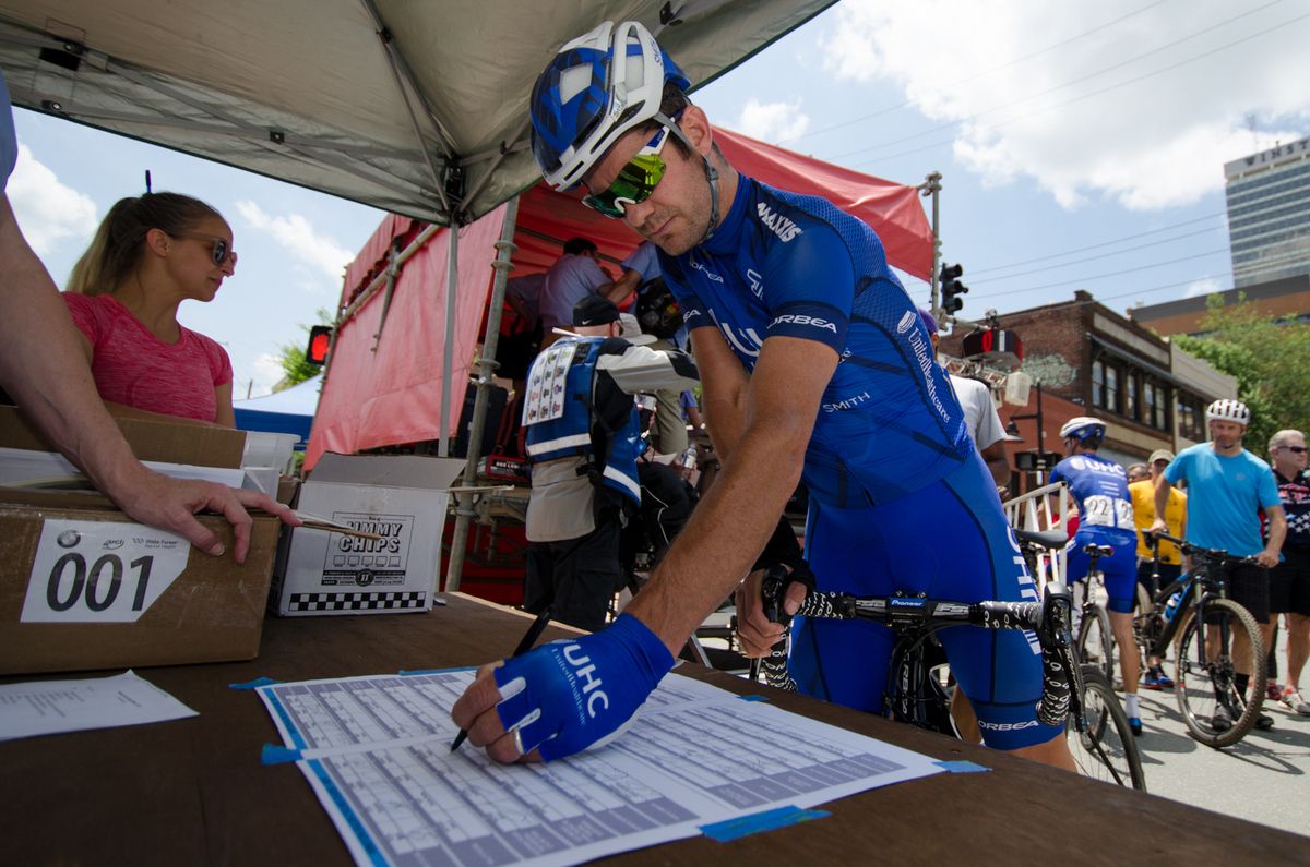 Greg Henderson (UnitedHealthcare) signs on before the start