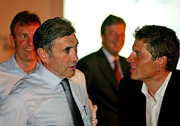 Ullrich and Merckx have a chat during the dinner in honour of Merckx