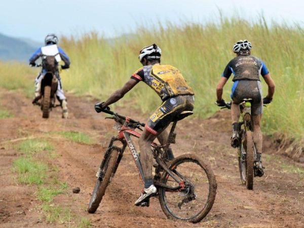 Adrien Niyonshuti negotiates the mud