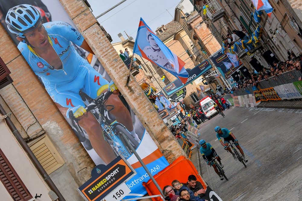 Filottrano honoured Michele Scarponi with large banners framing the finishing straight