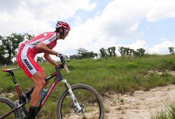 Geoff Kabush (Team Maxxis-Rocky Mountain) hammers uphill.
