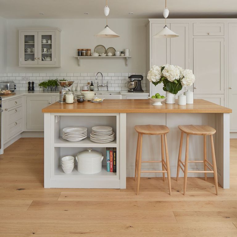 How to care for wooden kitchen worktops – prepping, cleaning and oiling ...