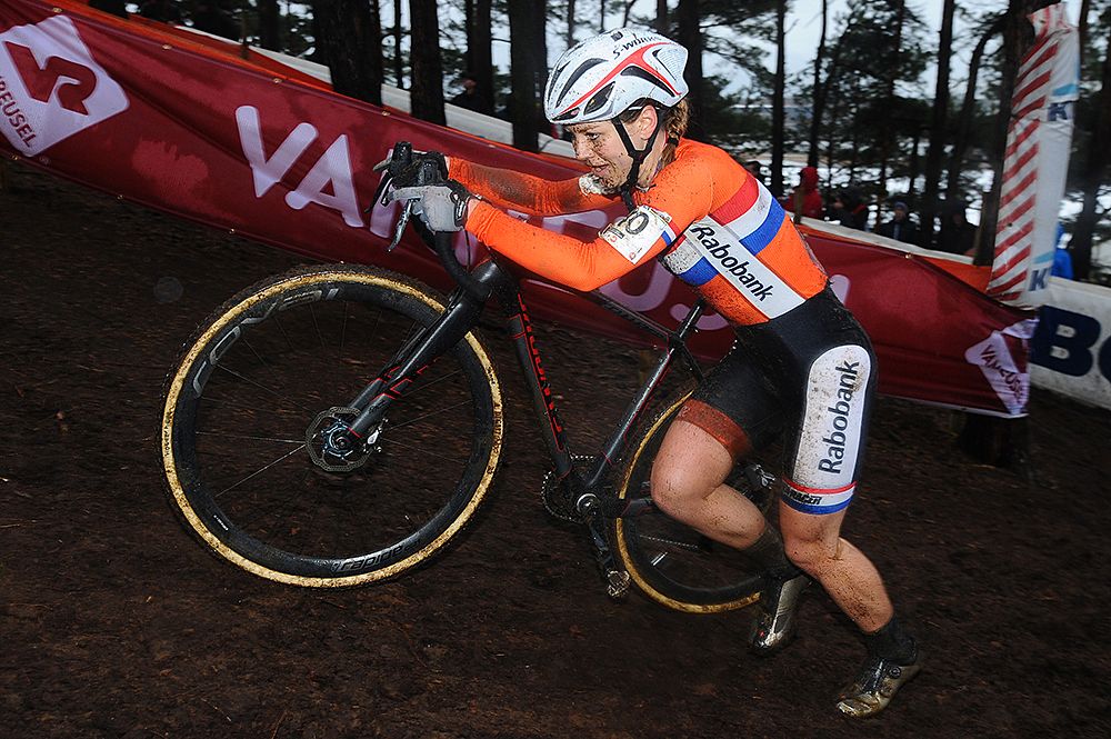 Sanne Van Paassen (Netherlands) running up the muddy hill at Worlds