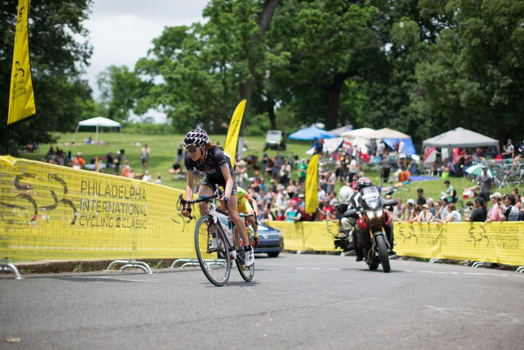 Mara Abbott (Wiggle High5) riding up Lemon Hill