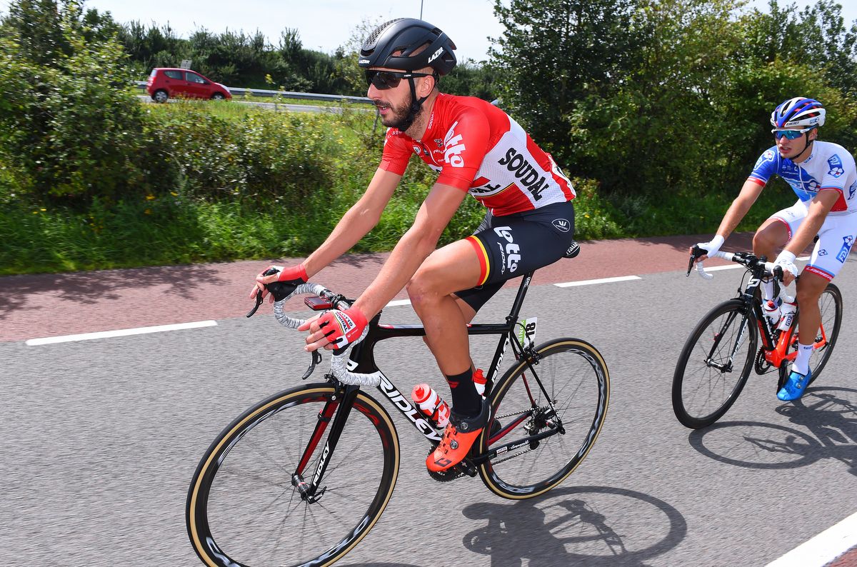 Jelle Vanendert (Lotto Soudal) cruising along