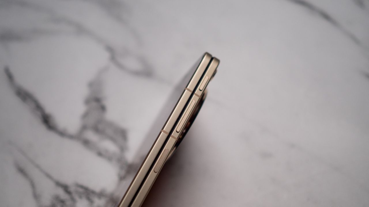 OPPO Find N6 hands-on testing