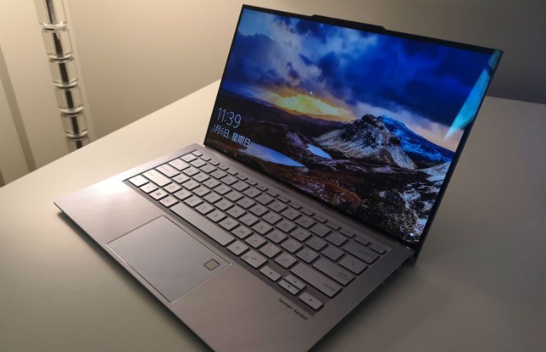 Asus ZenBook S13 Has Bezels So Thin it Needs a Notch | Tom's Hardware