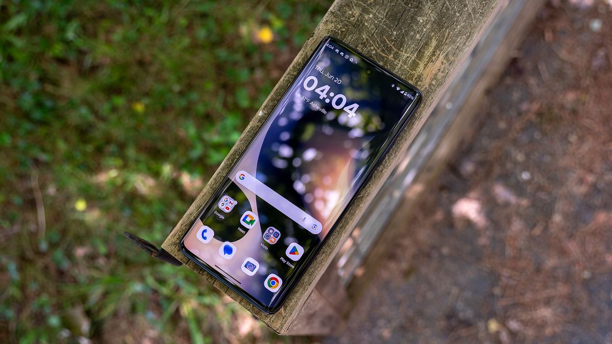 حتى مع خصم 45%، هاتف Motorola Edge (2024) لا يستحق الشراء