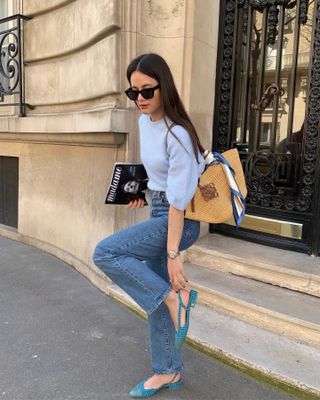 How French girls wear slingbacks with jeans