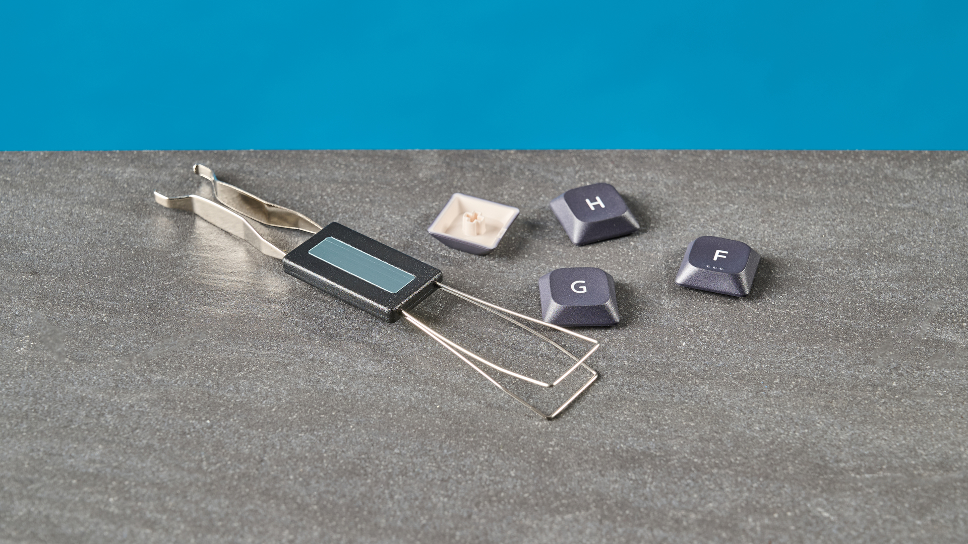 A black Iqunix Magi75 mechanical keyboard