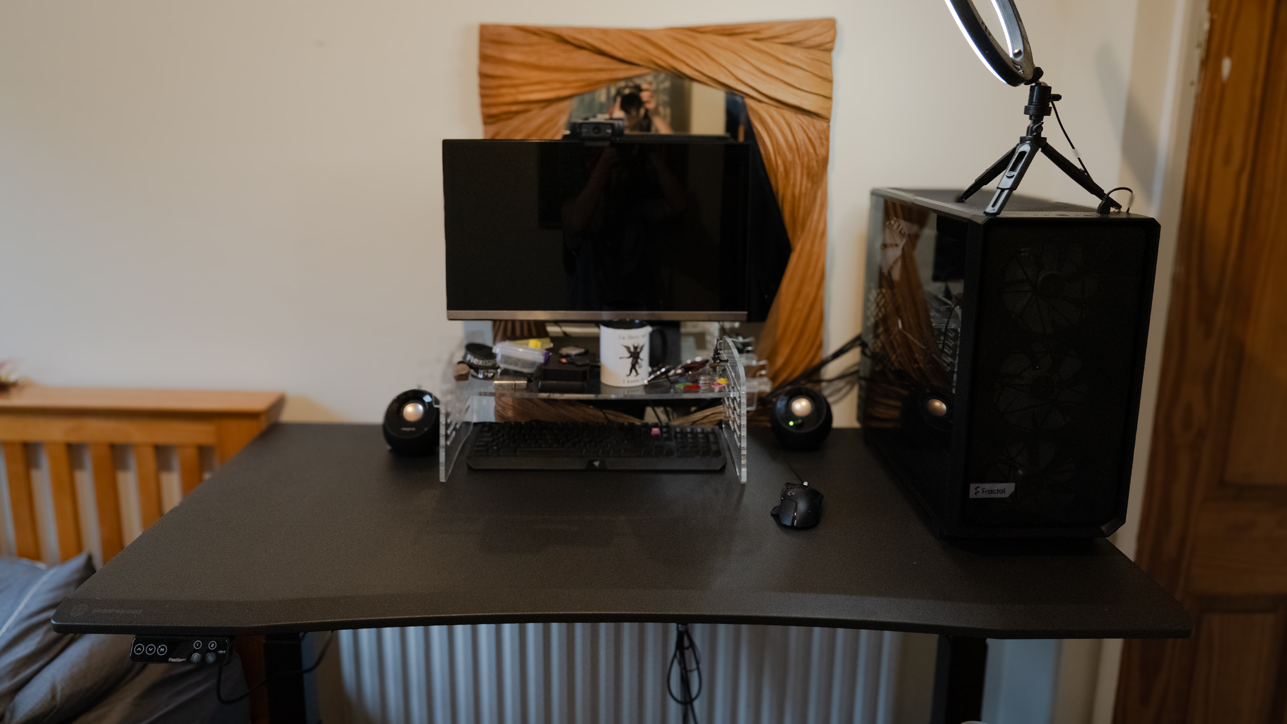 The FlexiSpot G7 gaming desk in black with a PC and monitor on top