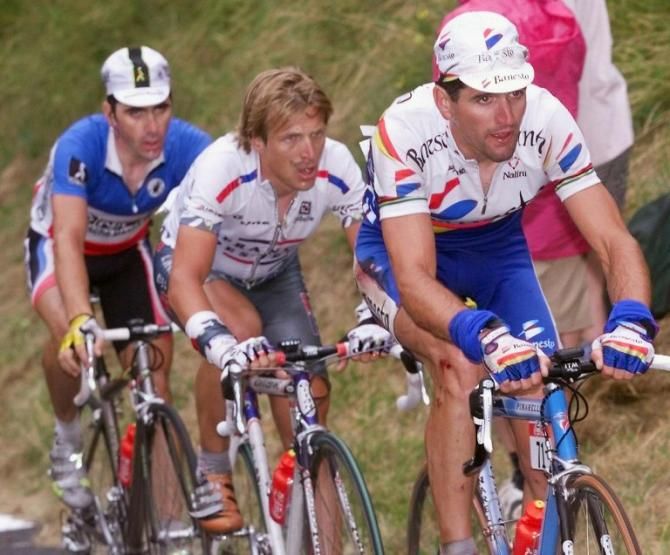 Abraham Olano (Banesto) leads Evgeni Berzin (La Francaise des Jeux) and French champion Laurent Jalabert (ONCE) during stage 10 of the 1998 Tour de France