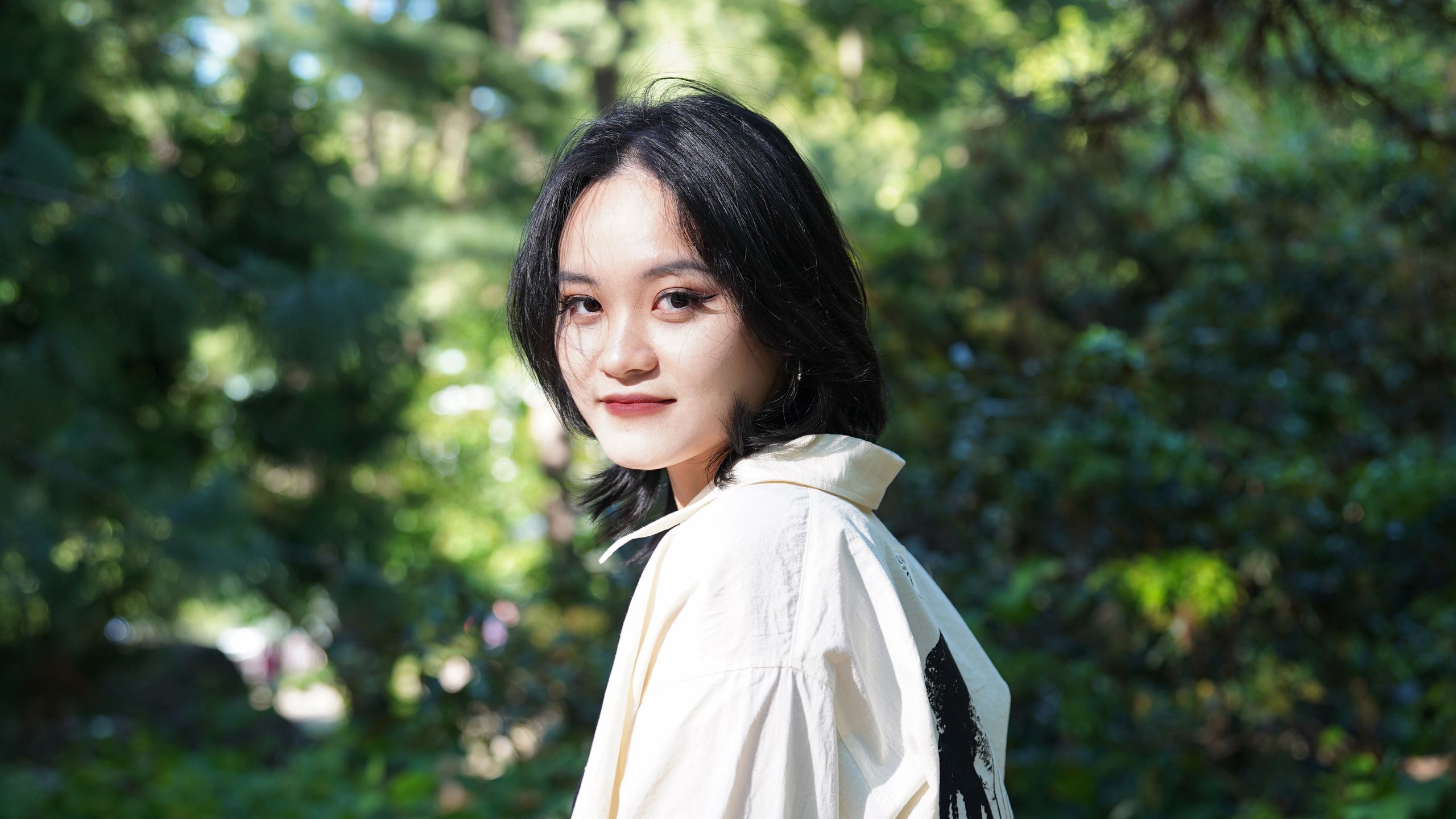 Discover How Illustrator Peilin Li Transforms Everyday Moments into Whimsical, Character-Filled Worlds