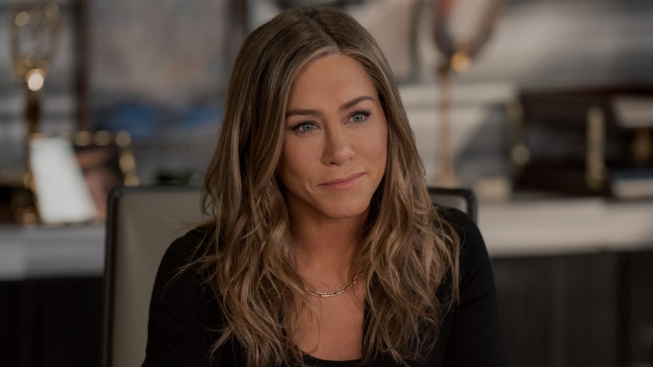 Jennifer Aniston barely smiling in The Morning Show.