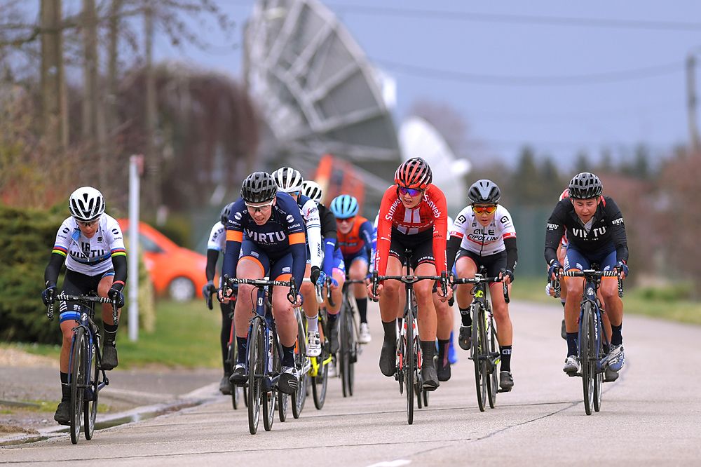 Marta Bastianelli (Virtu Cycling) in the group at Omloop van het Hageland