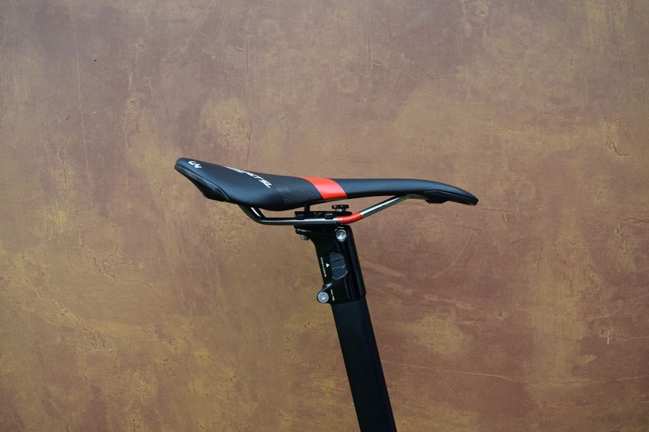 The Langma features the same seat mast and cap design as the Giant TCR