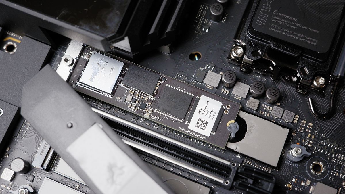 The Nextorage X Series 2TB SSD without a cooler.