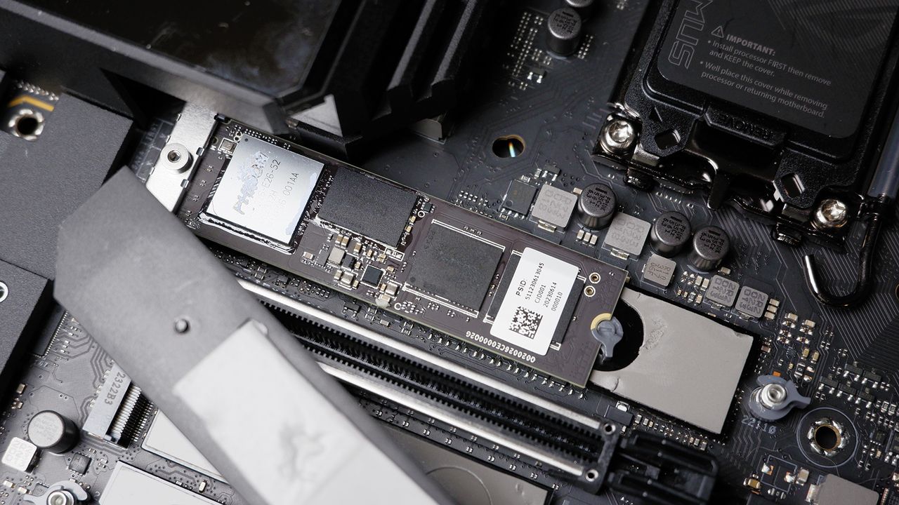 The Nextorage X Series 2TB SSD without a cooler.