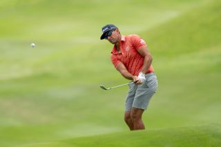 Rafa Cabrera plays a chip shot into the green