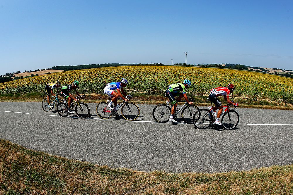 The breakaway: Thomas de Gendt (Lotto-Soudal), Nathan Haas (Team Cannondale-Garmin), Cyril Gautier (Europcar), Wilco Kelderman (LottoNL-Jumbo), Pierre-Luc Perichon (Bretagne-Seche Environnement) and Alexandre Geniez (FDJ)