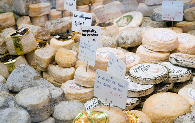 BD5FW5 Fromagerie shop window, Paris