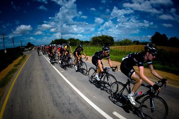 Rapha Condor-Sharp sets tempo.