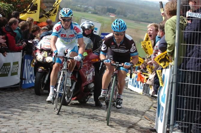 Roger Hammond (Sky) and Mitch Docker (Skil-Shimano) on the Patersberg
