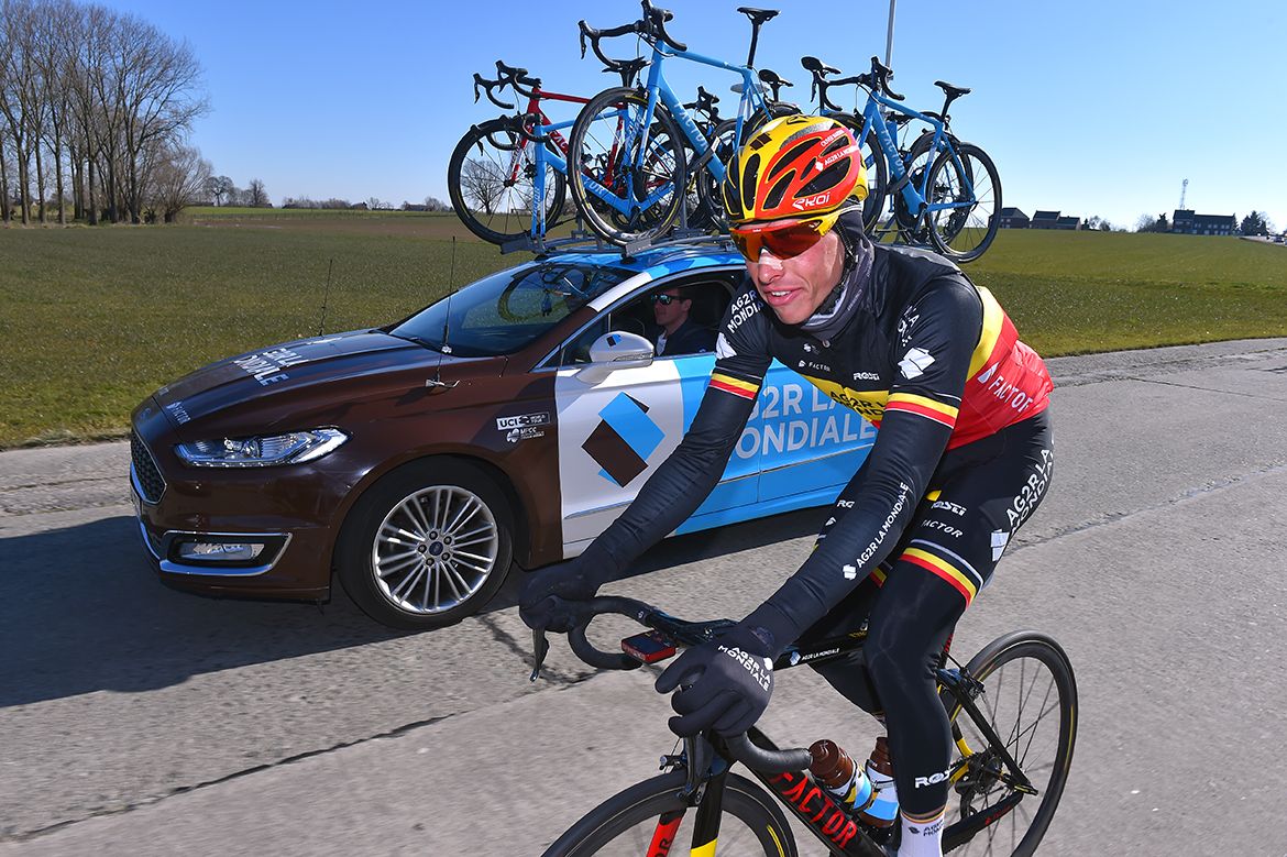 Oliver Naesen had some mechanical problems