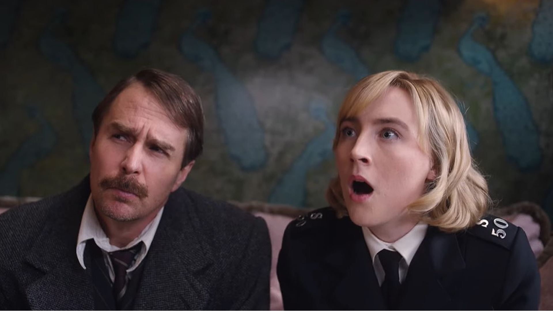 Sam Rockwell y Saoirse Ronan en misterio de asesinato Vea cómo corren