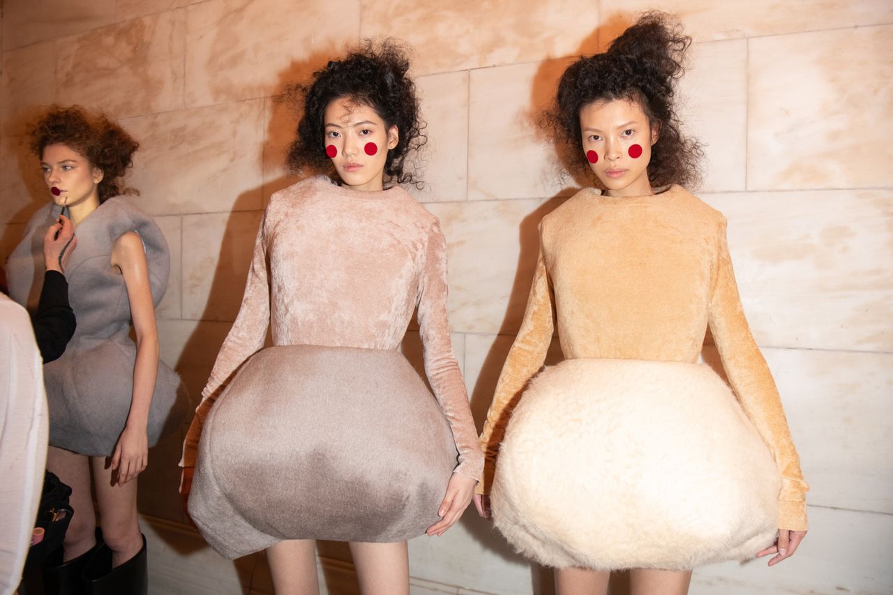 Models backstage Marc Jacobs S/S 2025