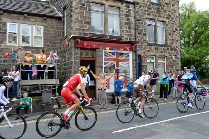 Fans cheers on the breakaway
