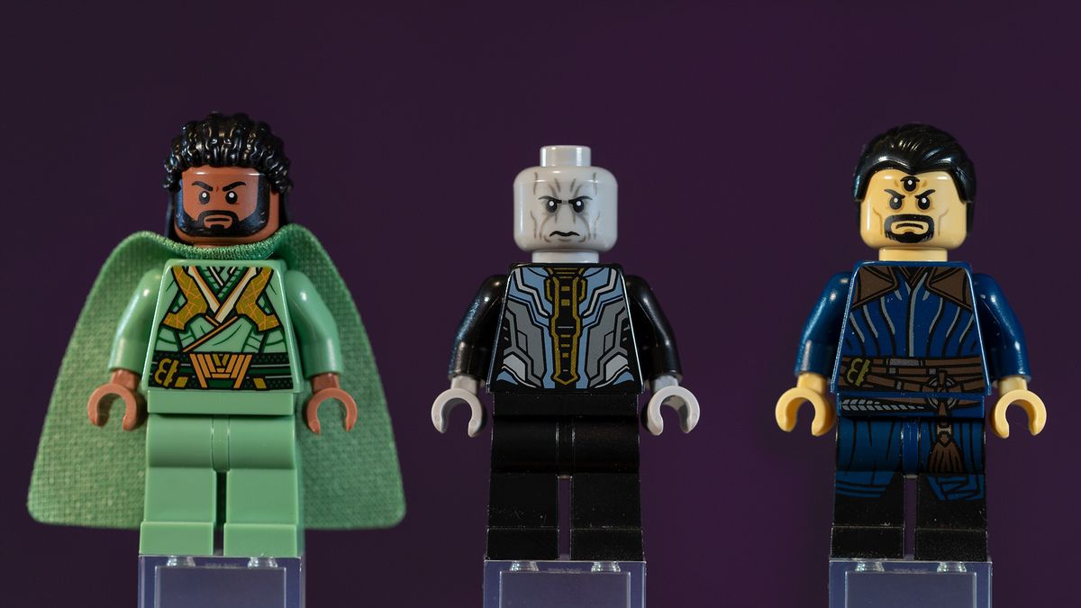 Sinister Strange, Master Mordo and Ebony Maw Minifigures.