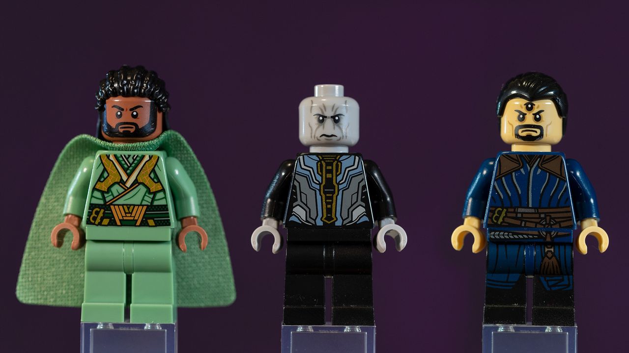Sinister Strange, Master Mordo and Ebony Maw Minifigures.